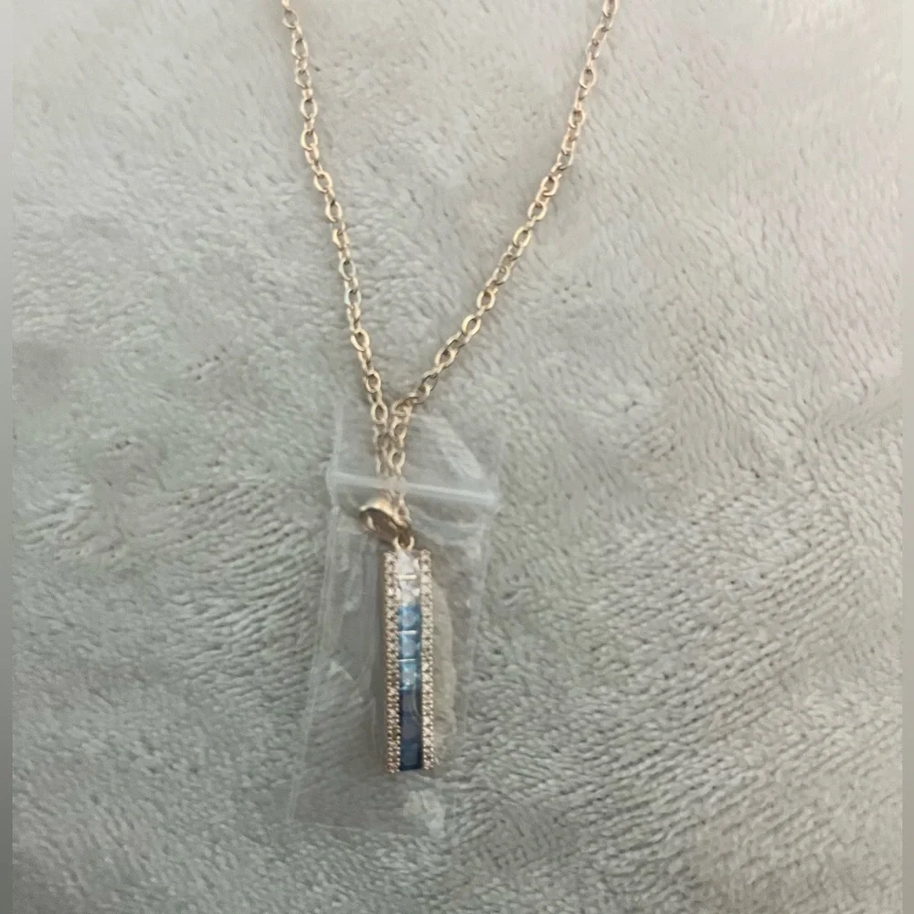 NWT💎VINCE CAMUTO Blue Ombre CZ Bar Necklace, Gold w/Blue & Clear stones - Picture 11 of 13